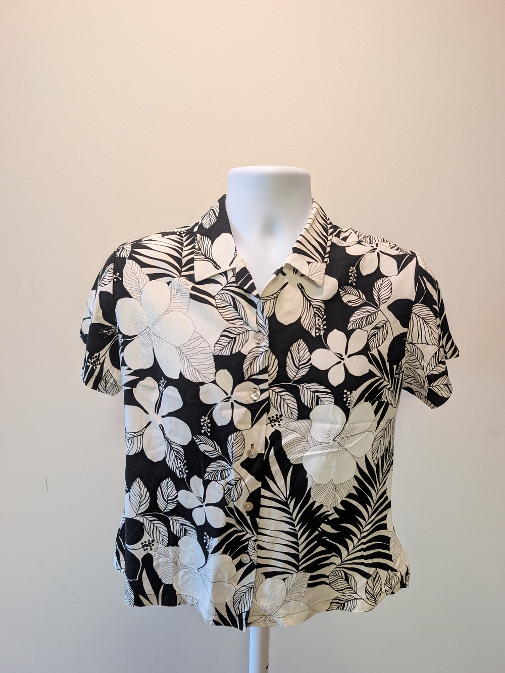 Men's Black & White Floral Short-Sleeve Button-Down Shirt
